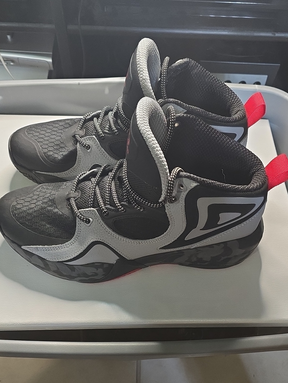 Shaq Basketball Sneakers Size 8
